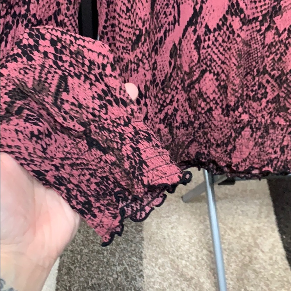 Snakeskin blouse - Picture 3 of 4
